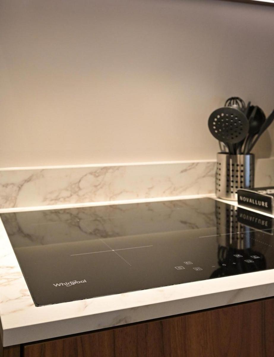 Novallure Downtown - Short Stay Apartments لاهاي الغرفة الصورة