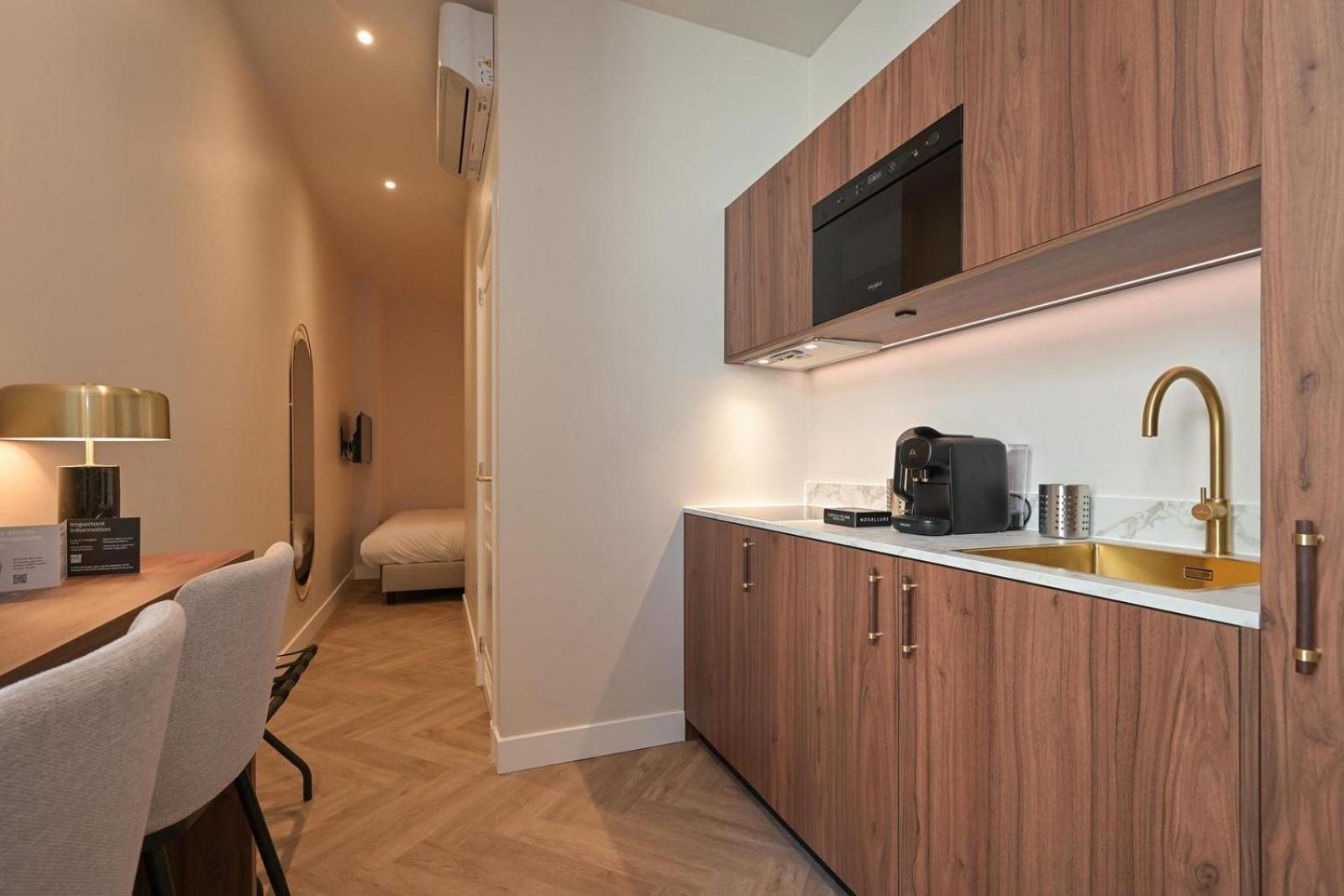 Novallure Downtown - Short Stay Apartments لاهاي الغرفة الصورة